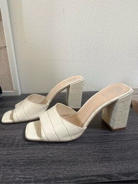 Vince Camuto Cream Croc-Embossed Block Heel Slide Sandals